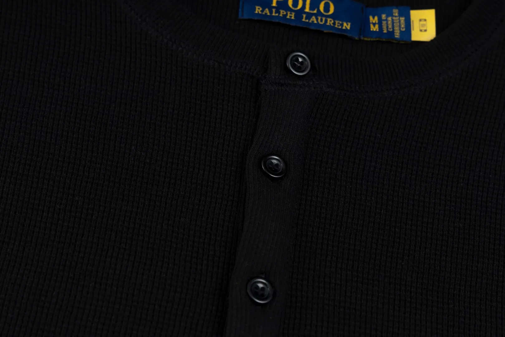 P196 #R79 Ralph Lauren/Ralph Lauren Waffle Henley Collar Open Button Sweater Exclusive Henry Collar Waffle Series Open Bust Sweater Exclusively customized with original grade waffle fabric, 100% cotton yarn imported machine-dyed weaving process, full texture, all collars, cuffs and hems are fixed and woven threads, full of high-quality quality, can be worn alone or matched, classic hot style Color Navy Blue Dark Gray Black White SIZE: S M L XL Shoulder width: 51.5/53/54.5/56 Bust: 108/112/116/120 Sleeve length: 60/61/62/63 Clothing length: 66.5/68/69.5/71